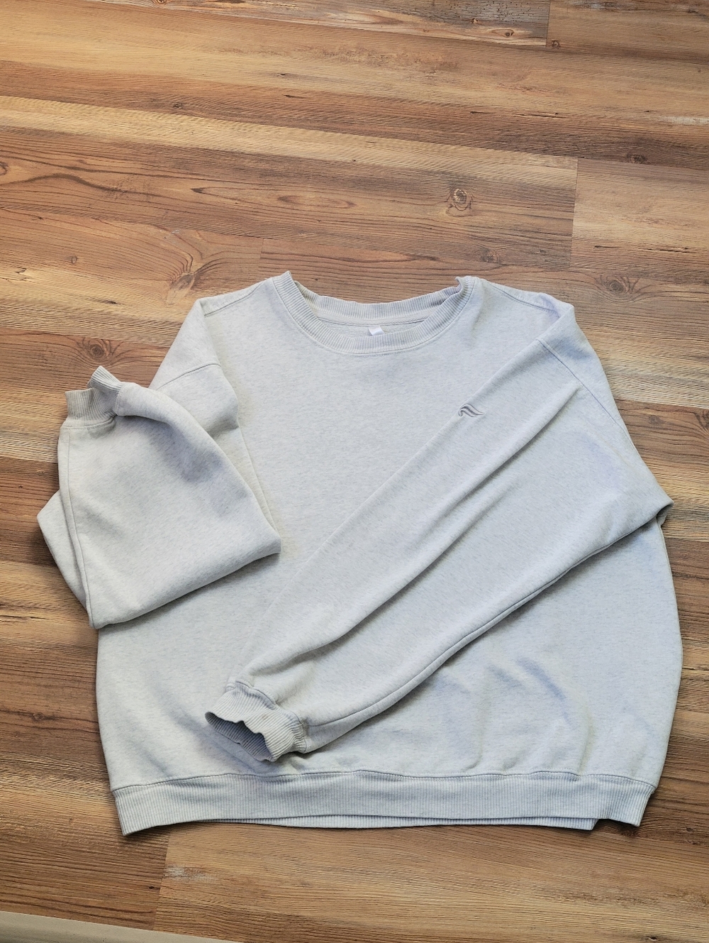 Casual Crewneck Sweatshirt - Light Gray